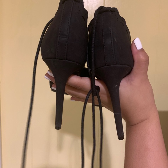 Black pointed lace-up heels - Picture 4 of 4